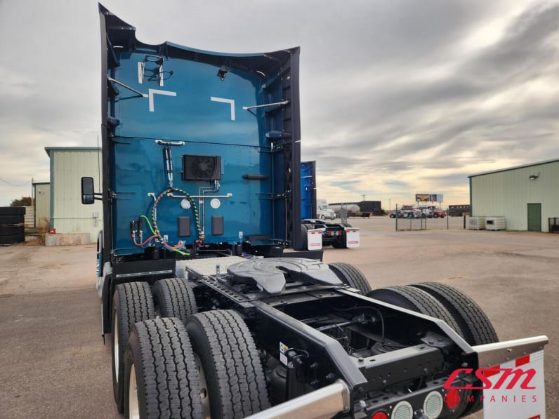 Exterior rear driver side for this 2026 Kenworth T680 (Stock number: TJ226463)Weeee