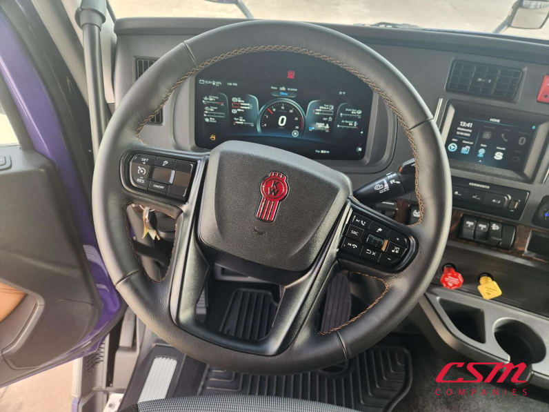 Interior steering wheel for this 2026 Kenworth T680 (Stock number: TJ226463)Weeee