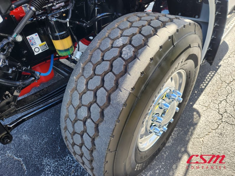 Driver side front tire tread for this 2026 Kenworth T880 (Stock number: TJ228105)Weeee