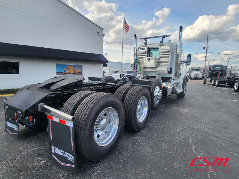 Exterior rear passenger side for this 2026 Kenworth T880 (Stock number: TJ228105)Weeee