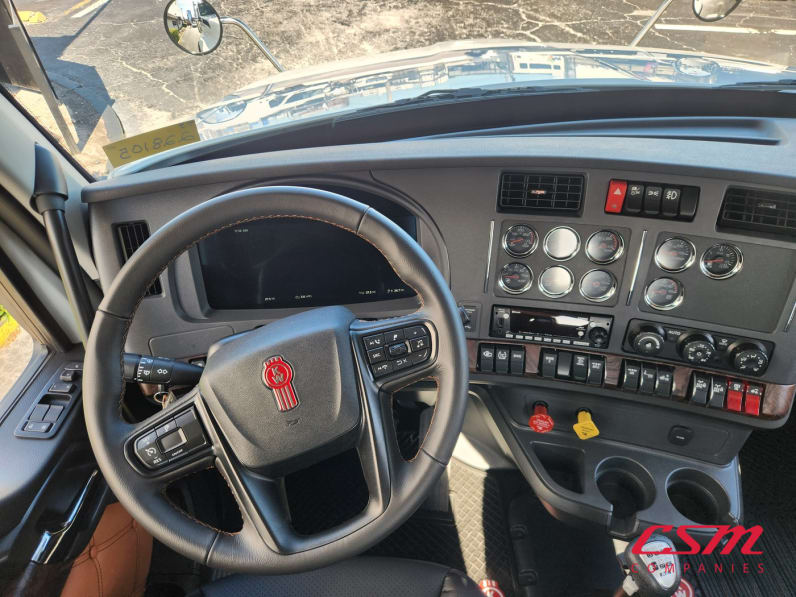 Interior dash for this 2026 Kenworth T880 (Stock number: TJ228105)Weeee