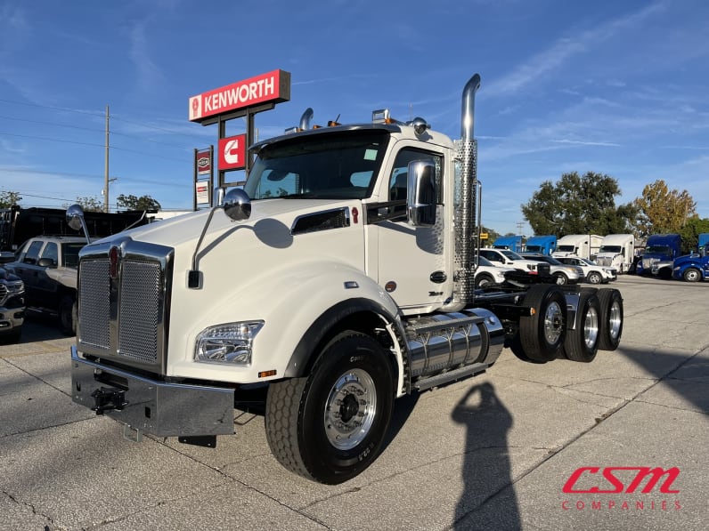 Exterior front drivers side for this 2026 Kenworth T880 (Stock number: TJ228247)