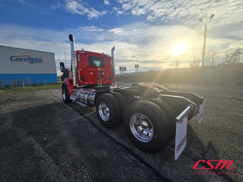 Exterior rear driver side for this 2026 Kenworth T880 (Stock number: TJ228278)