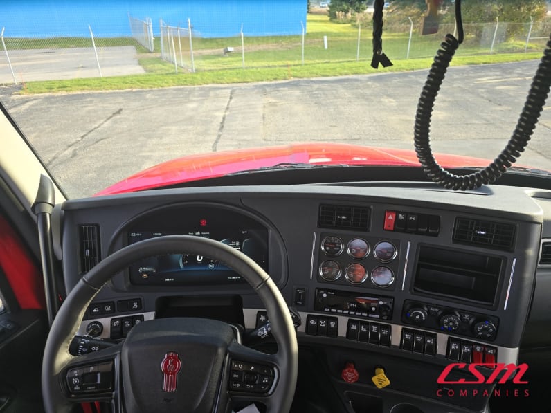 Interior dash for this 2026 Kenworth T880 (Stock number: TJ228278)