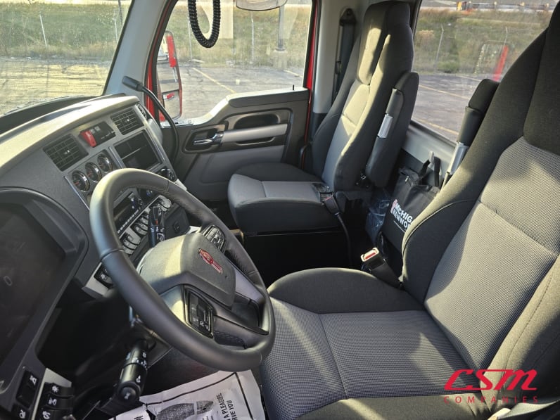 Interior seats for this 2026 Kenworth T880 (Stock number: TJ228278)