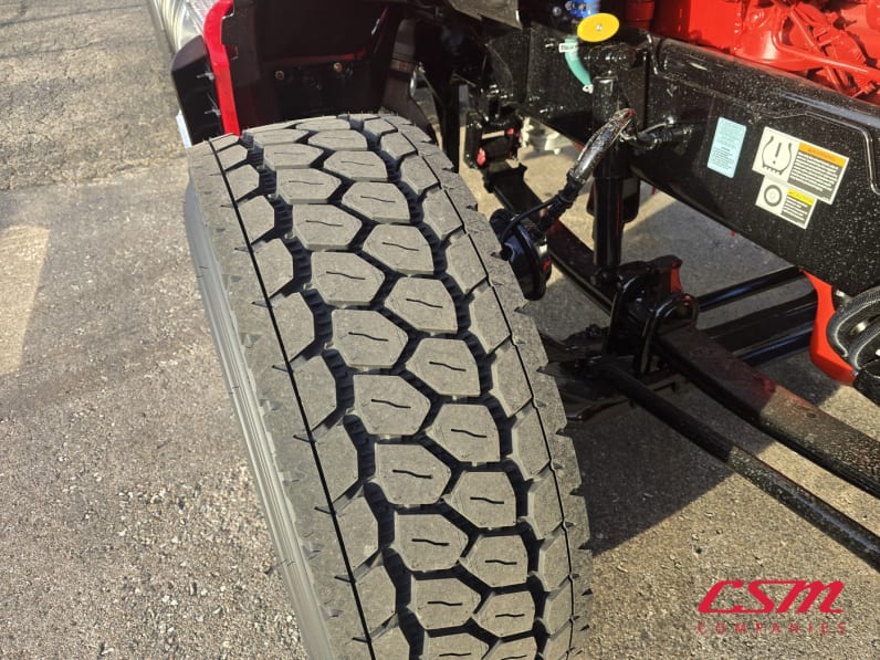 Passenger side front tire tread for this 2026 Kenworth T880 (Stock number: TJ228278)