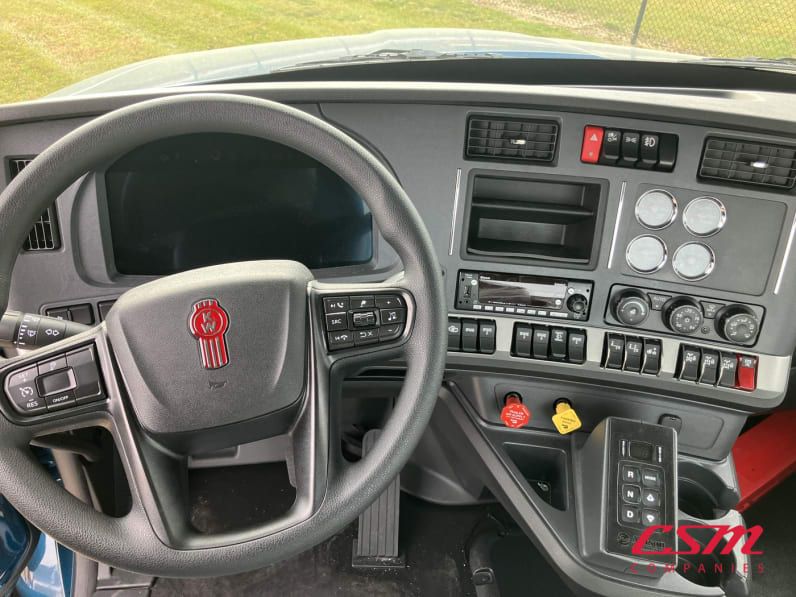 Interior dash for this 2026 Kenworth T880 (Stock number: TJ228292)
