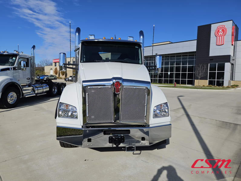 Exterior full front view for this 2026 Kenworth T880 (Stock number: TJ228296)