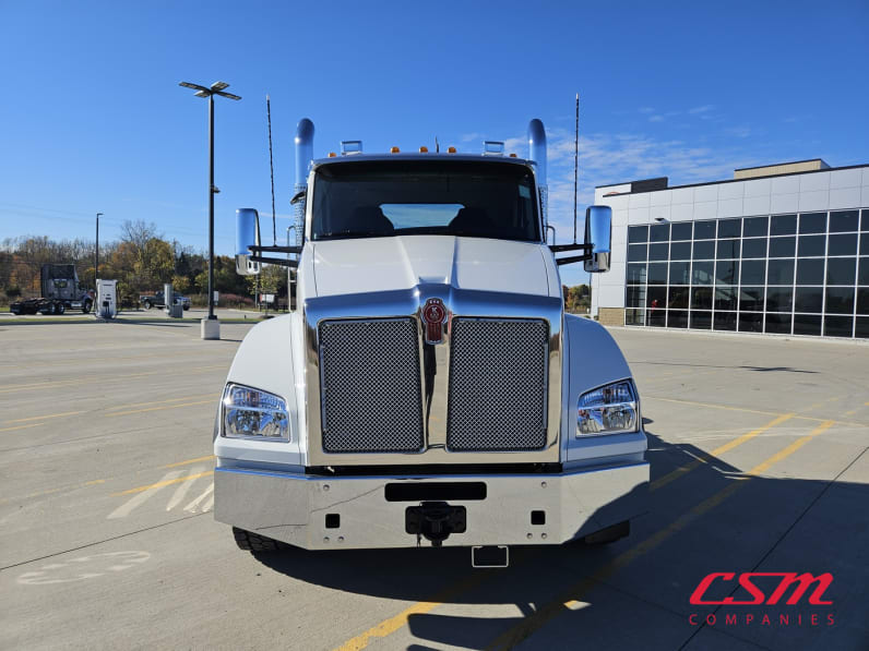 Exterior full front view for this 2026 Kenworth T880 (Stock number: TJ228297)