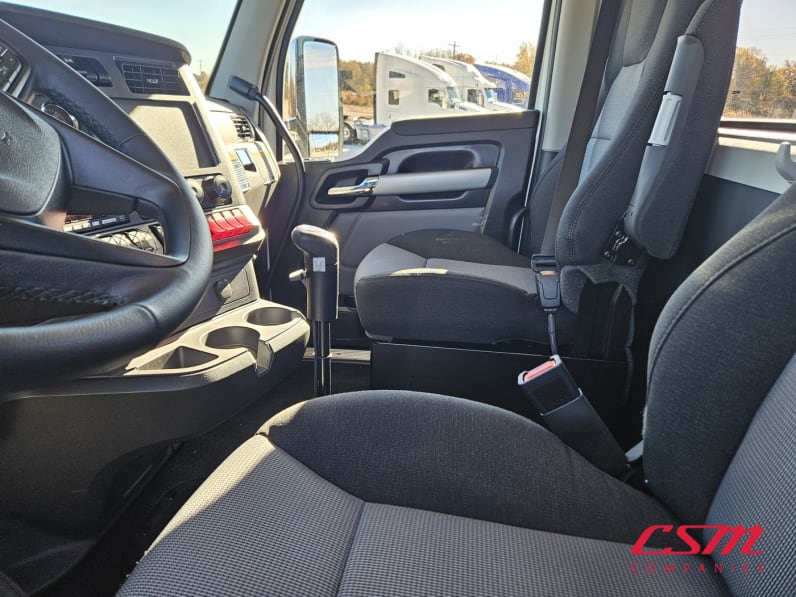 Interior seats for this 2026 Kenworth T880 (Stock number: TJ228297)