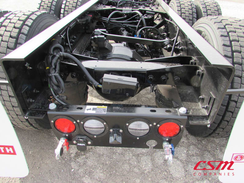 Center rear frame for this 2026 Kenworth T880 (Stock number: TJ228304)