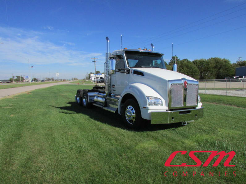 Exterior front passenger side for this 2026 Kenworth T880 (Stock number: TJ228394)