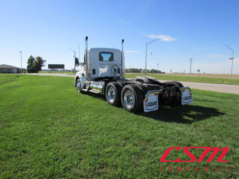 Exterior rear driver side for this 2026 Kenworth T880 (Stock number: TJ228394)