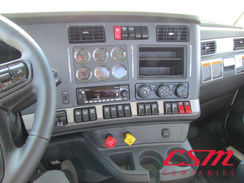 Interior radio and navigation system for this 2026 Kenworth T880 (Stock number: TJ228394)