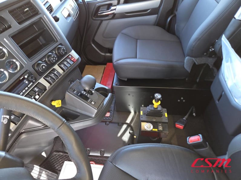 Interior seats for this 2026 Kenworth T880 (Stock number: TJ228448)Weeee