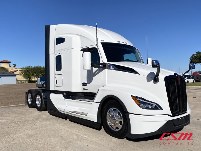 Exterior front passenger side for this 2026 Kenworth T680 (Stock number: TJ228716)