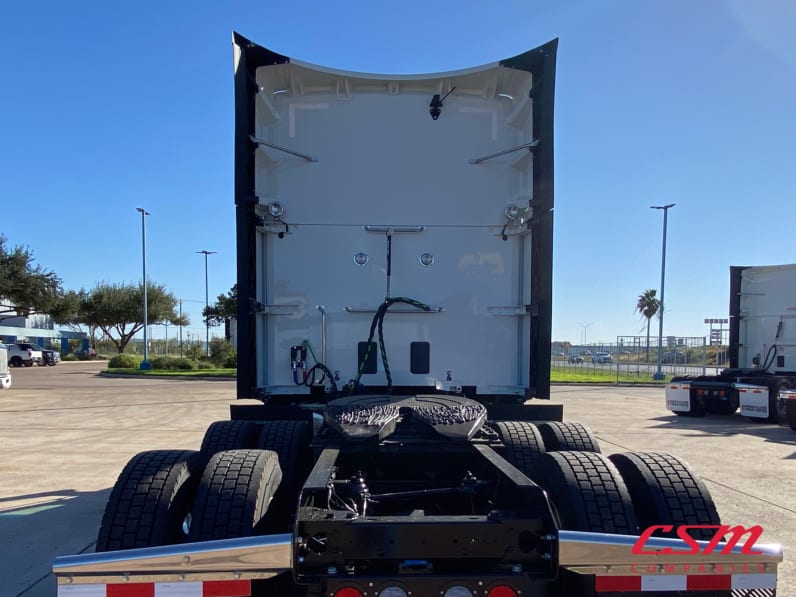 Exterior full rear view for this 2026 Kenworth T680 (Stock number: TJ228716)