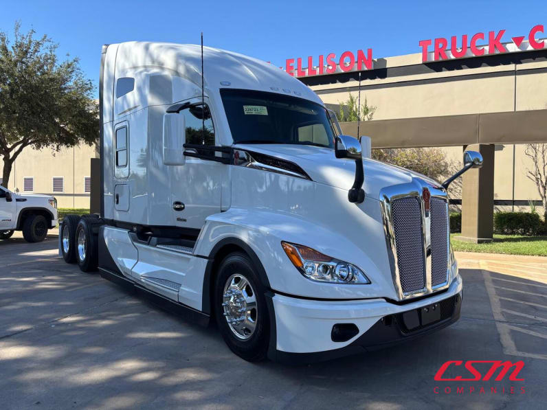 Exterior front passenger side for this 2026 Kenworth T680 (Stock number: TJ228723)