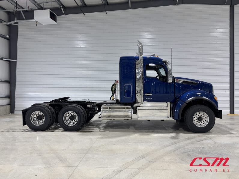 Exterior full passenger side for this 2026 Kenworth T880S (Stock number: TJ228891)Weeee