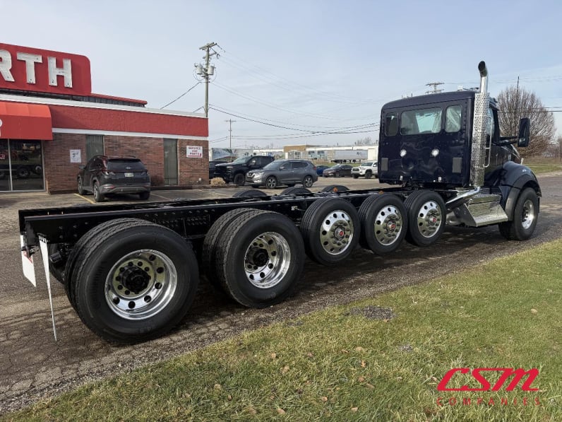 Exterior rear passenger side for this 2026 Kenworth T880 (Stock number: TJ229160)Weeee