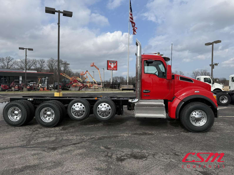 Exterior full passenger side for this 2026 Kenworth T880 (Stock number: TJ229162)Weeee