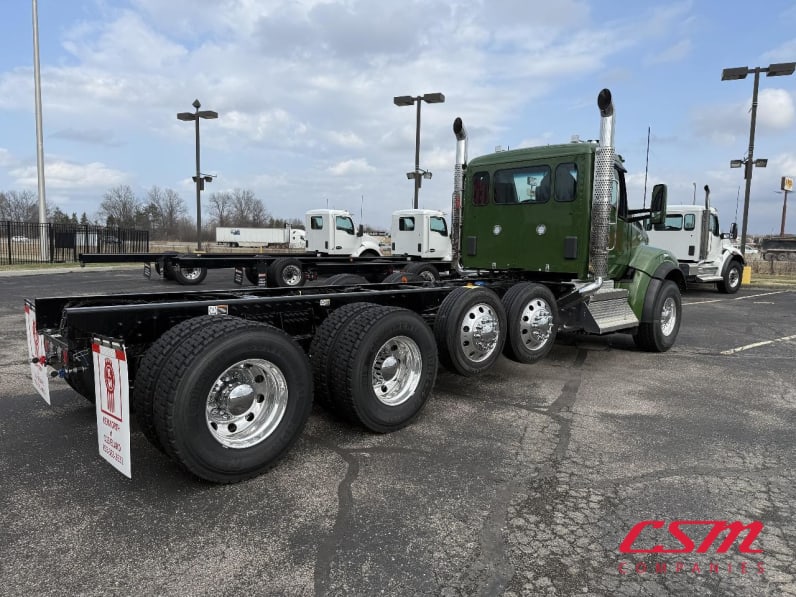 Exterior rear passenger side for this 2026 Kenworth T880 (Stock number: TJ229164)Weeee
