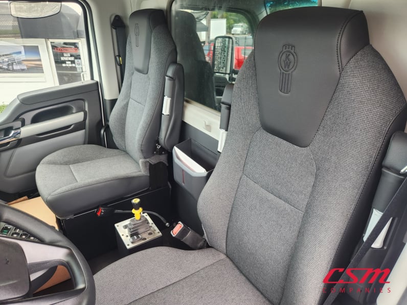 Interior seats for this 2026 Kenworth T880 (Stock number: TJ230001)Weeee