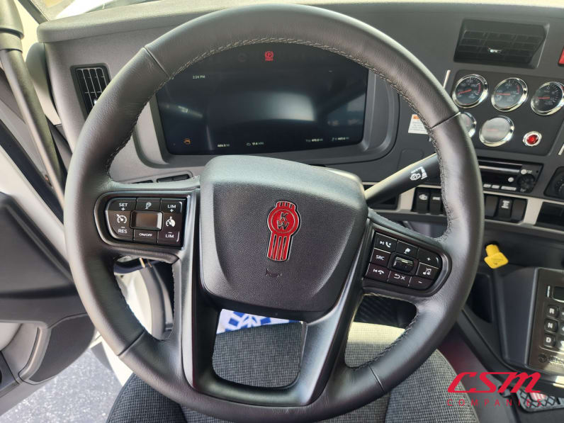 Interior steering wheel for this 2026 Kenworth T880 (Stock number: TJ230039)Weeee