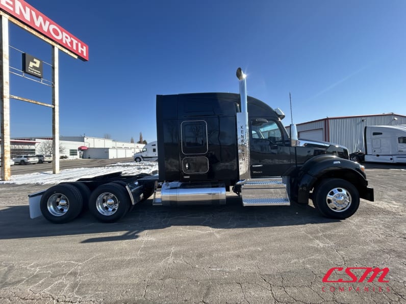 Exterior full passenger side for this 2026 Kenworth T880 (Stock number: TJ230040)Weeee