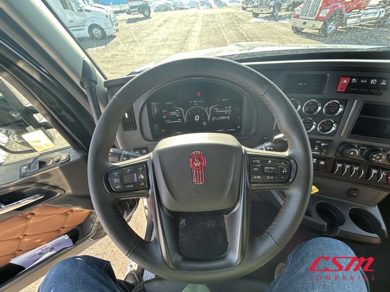 Interior steering wheel for this 2026 Kenworth T880 (Stock number: TJ230040)Weeee