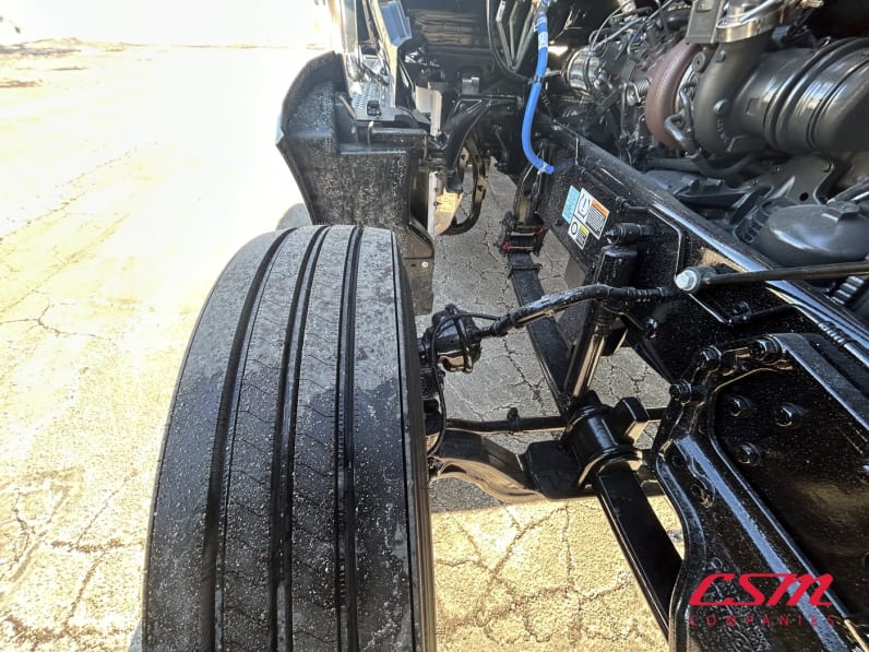 Passenger side front tire tread for this 2026 Kenworth T880 (Stock number: TJ230040)Weeee