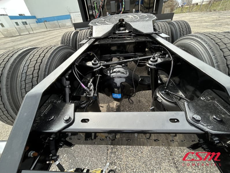 Center rear frame for this 2026 Kenworth T880S (Stock number: TJ230040)Weeee