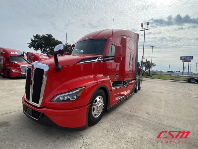 Exterior front drivers side for this 2026 Kenworth T680 (Stock number: TJ230134)
