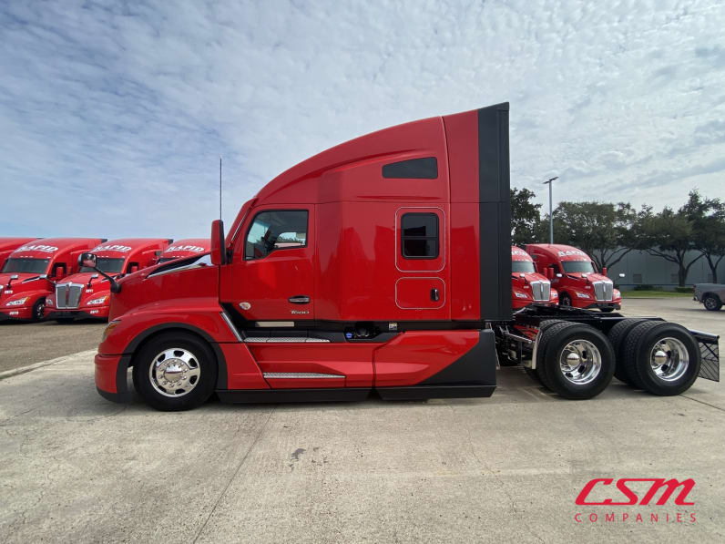 Exterior full driver side for this 2026 Kenworth T680 (Stock number: TJ230134)