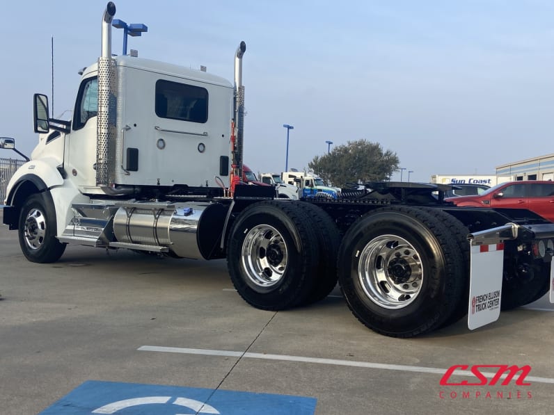 Exterior rear driver side for this 2026 Kenworth T880 (Stock number: TJ230136)Weeee