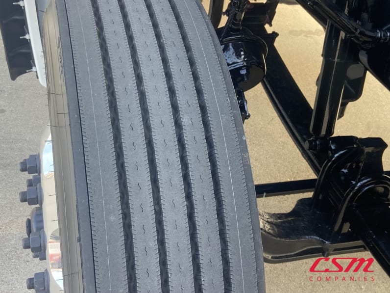 Passenger side front tire tread for this 2026 Kenworth T880 (Stock number: TJ230136)Weeee