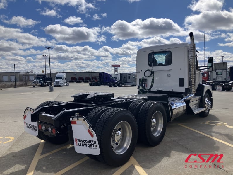 Exterior rear passenger side for this 2026 Kenworth T680 Short Hood (Stock number: TJ230322)Weeee