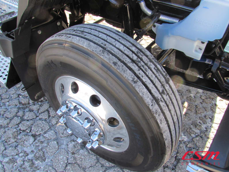 Passenger side front tire tread for this 2026 Kenworth T680 Short Hood (Stock number: TJ230322)