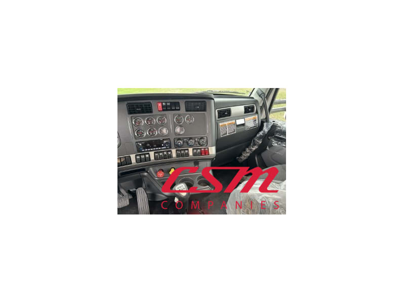 Interior radio and navigation system for this 2026 Kenworth T880 (Stock number: TJ230860)Weeee