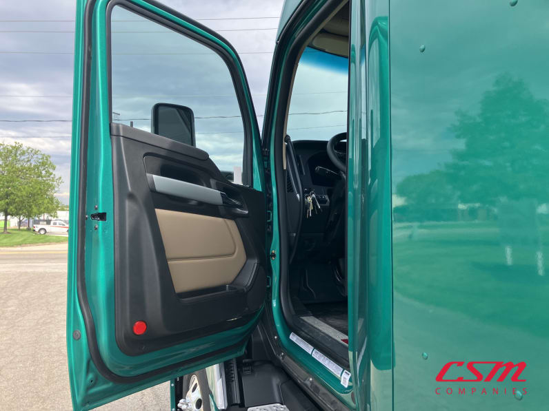 Drivers side door open for this 2026 Kenworth T680 (Stock number: TJ233407)Weeee
