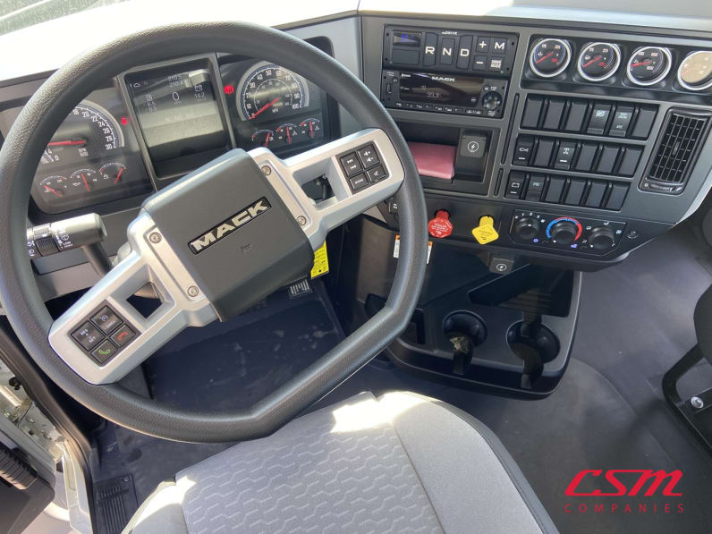 Interior cockpit for this 2026 Mack Pinnacle PI64 (Stock number: TM018296)