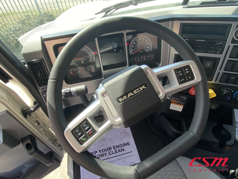 Interior steering wheel for this 2026 Mack Pinnacle PI64 (Stock number: TM018296)