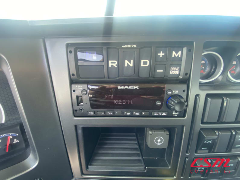 Interior radio and navigation system for this 2026 Mack Granite GR64 (Stock number: TM051005)