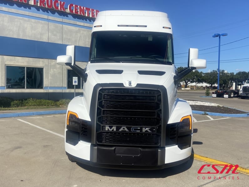 Exterior full front view for this 2026 Mack Pioneer HB64T (Stock number: TM100262)