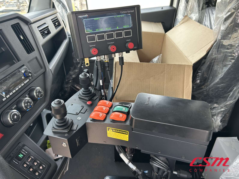 Interior radio and navigation system for this 2026 Kenworth T480 (Stock number: TM223819)Weeee