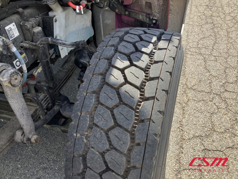 Driver side front tire tread for this 2026 Kenworth T480 (Stock number: TM223983)Weeee