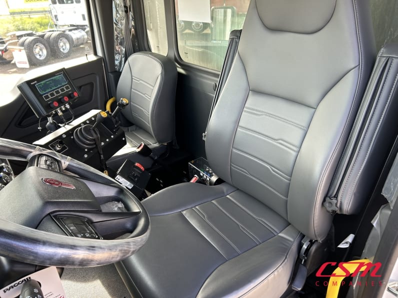 Interior seats for this 2026 Kenworth T280 (Stock number: TM229052)Weeee
