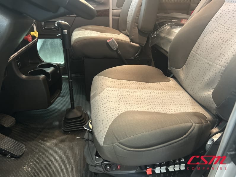 Interior seats for this 2026 Kenworth W900L (Stock number: TR195498)