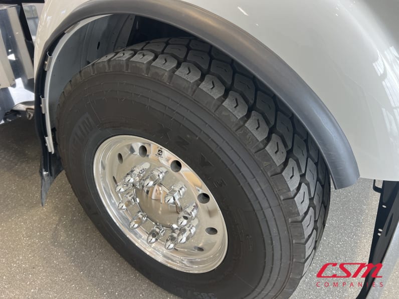 Passenger side front tire tread for this 2026 Kenworth W900L (Stock number: TR195498)