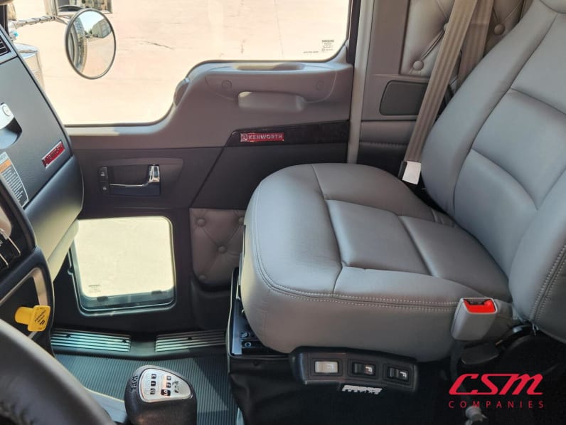 Interior seats for this 2026 Kenworth W900L (Stock number: TR216633)